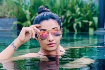 என்ன சிம்ரன் இதெல்லாம்.. குட்டை ஆடையில் வாய்ப்பிளக்க வைக்கும் நடிகை பிரியா பவானி சங்கர்..