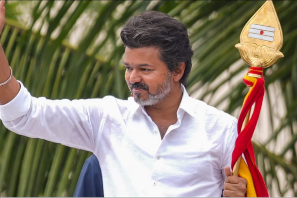 பாதிக்கப்பட்டவர்களிடம் மன்னிப்பு கேட்டு கண்ணீர் விட்ட விஜய் - கொடுத்த வாக்குறுதிகள் என்ன? | Tvk Vijay Met Karur Stampede Victims Assurances பாதிக்கப்பட்டவர்களிடம் மன்னிப்பு கேட்டு கண்ணீர் விட்ட விஜய் - கொடுத்த வாக்குறுதிகள் என்ன? | Tvk Vijay Met Karur Stampede Victims Assurances