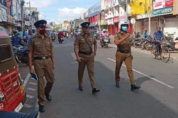 அரச உத்தியோகத்தர்களுக்கு இடையூறு ஏற்படுத்தும் வியாபாரிகள் தொடர்பில் பொலிஸ் முறைப்பாடு