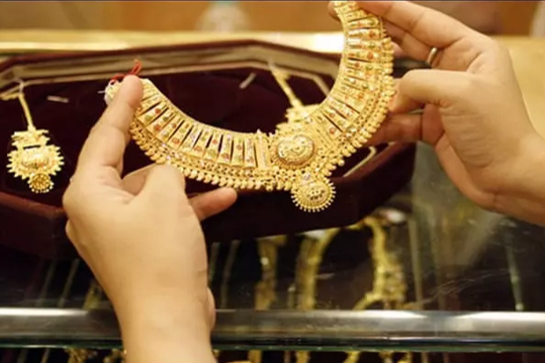 இன்றைய தங்கம் விலை! இறங்கிய வேகத்தில் கிடுகிடுவென ஏறியதால் அதிர்ச்சி... | Today Gold Rate October 13 2022 In Tamil