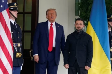 கோட் சூட் அணியாததற்காக தன்னை கேலி செய்த ஊடகவியலாளரை பழிக்குப் பழி வாங்கிய ஜெலன்ஸ்கி