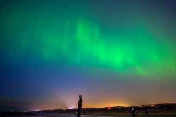 வண்ணமயமாக பிரித்தானியாவில் ஒளிர்ந்த வடக்கு ஒளிகள்