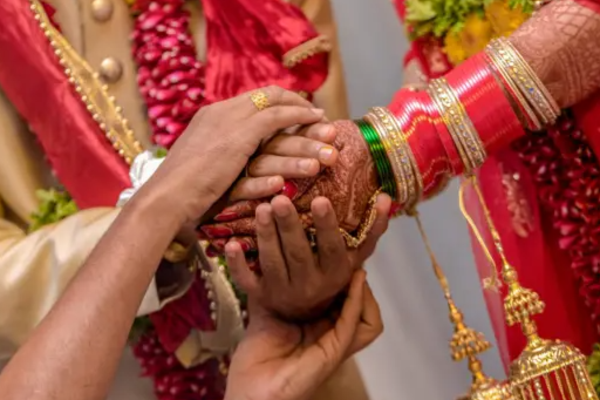 வரதட்சணை கொடுமை ; இளம்பெண் மீது தீ வைத்து கொலை செய்த கொடூர கணவர் | Young Woman Set On Fire Death Due Dowry Violence
