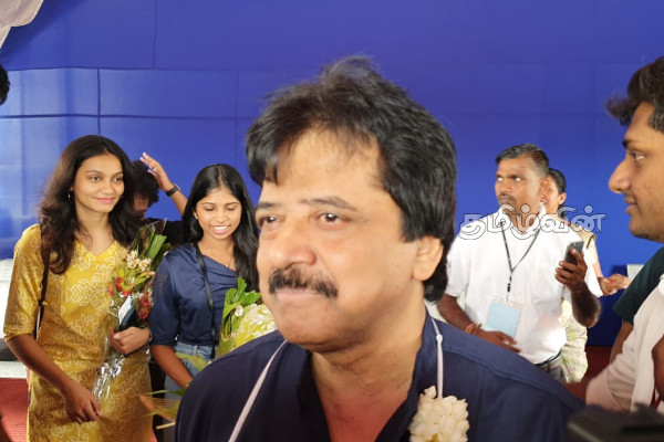 பிரபல தென்னிந்திய பாடகர் ஸ்ரீநிவாஸ் உள்ளிட்ட குழுவினருக்கு யாழில் அமோக வரவேற்பு | Playback Singer Srinivas Jaffna Concert