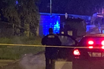 இரவு விடுதியில் துப்பாக்கிச்சூடு; மூவர் பலி