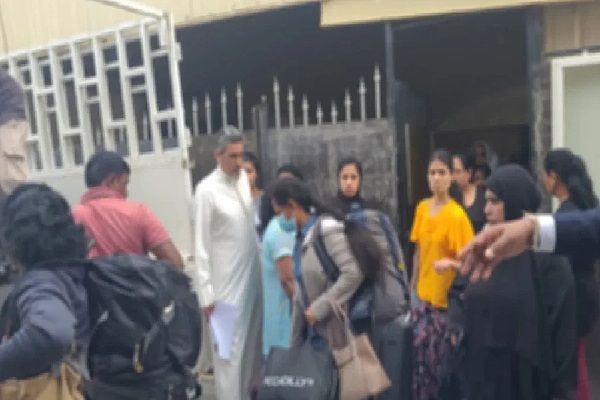 வெளிநாடொன்றில் துன்புறுத்தல் - கட்டுநாயக்காவில் தரையிறங்கிய இலங்கையர் | Harassment Of Sri Lankans In Kuwait