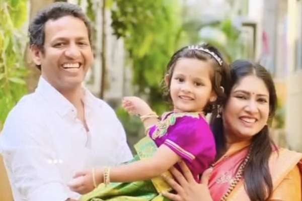 நடிகை சங்கவியின் மகளை பார்த்துள்ளீர்களா.. வைரலாகும் குடும்ப புகைப்படம்.. | Sangavi With Her Husband And Daughter Photo