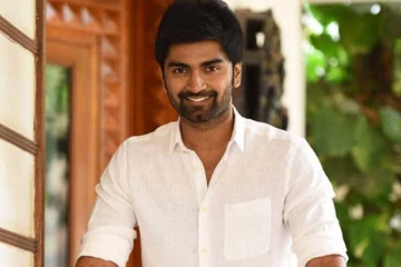 கொரோனா பாதிக்கப்பட்ட நடிகர் அதர்வாவின் நிலை என்ன? தீயாய் பரவும் பதிவு