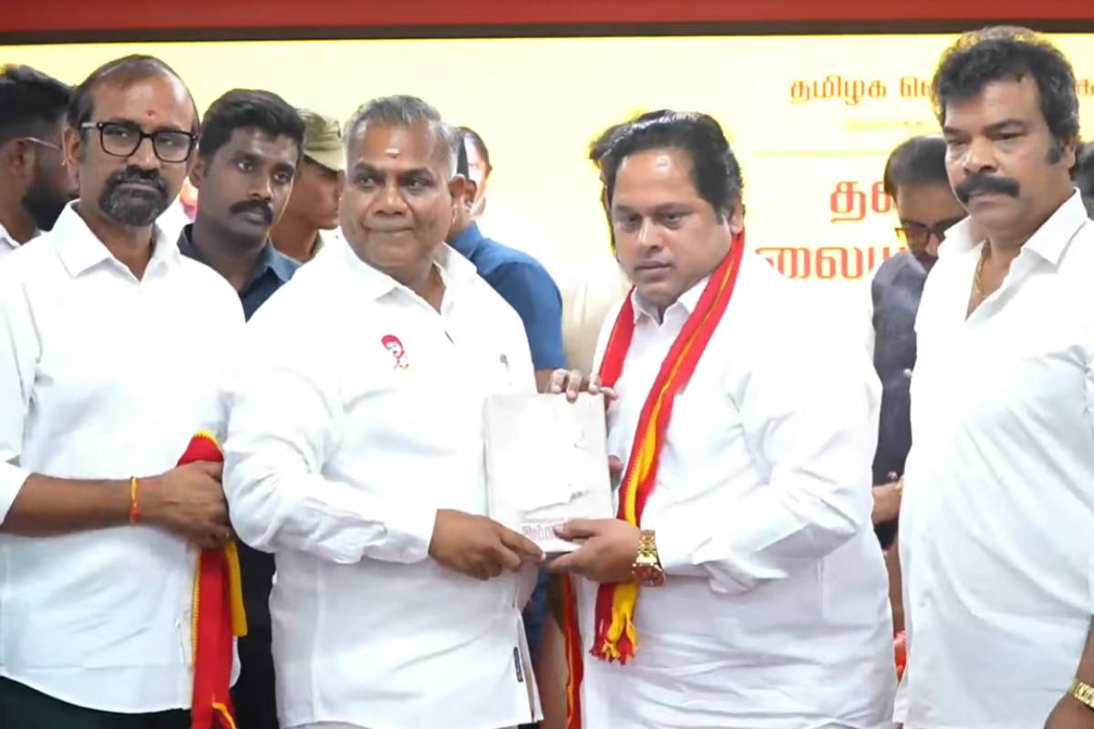 தவெகவில் இணைந்த நடிகர்கள் ரவி மரியா, ஜே.எம்.பஷீர் - பட்டு உடையில் முதல்வர் விஜய் | Actors Ravi Maria J M Bashir Joins In Tvk தவெகவில் இணைந்த நடிகர்கள் ரவி மரியா, ஜே.எம்.பஷீர் - பட்டு உடையில் முதல்வர் விஜய் | Actors Ravi Maria J M Bashir Joins In Tvk