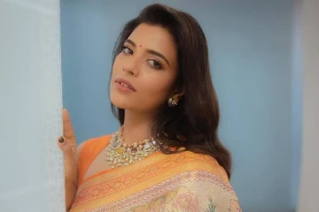 ஐஸ்வர்யா ராஜேஷ் சேலையில் எப்படி உள்ளார் பாருங்க.. அழகிய ஸ்டில்கள்