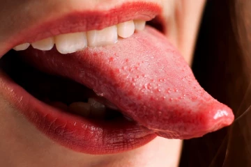 நாக்கை சுத்தம் செய்யவில்லை என்றால் இந்த பக்கவிளைவுகள் குறி வைத்து தாக்கும்! உடனே இதை நிறுத்துங்க