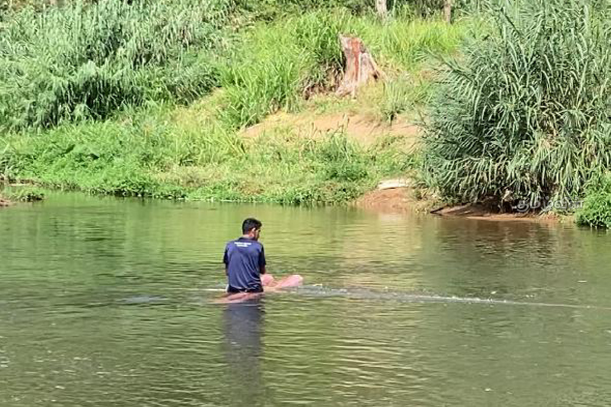லிந்துலையில் நீரில் மூழ்கிய மாணவன் - சடலமாக மீட்பு | Search Continues Second Day For Student In Lindula லிந்துலையில் நீரில் மூழ்கிய மாணவன் - சடலமாக மீட்பு | Search Continues Second Day For Student In Lindula