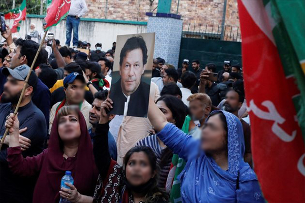 என்னை கொலை செய்ய திட்டமிட்டிருப்பதை ஒருநாள் முன்பே அறிந்துகொண்டேன் - இம்ரான் கான் | Pakistan Imran Khan World News என்னை கொலை செய்ய திட்டமிட்டிருப்பதை ஒருநாள் முன்பே அறிந்துகொண்டேன் - இம்ரான் கான் | Pakistan Imran Khan World News