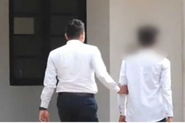 சிறுமிகளின் ஆபாச காட்சிகள் அடங்கிய படங்களை விற்ற இளைஞன் சி்க்கினார்