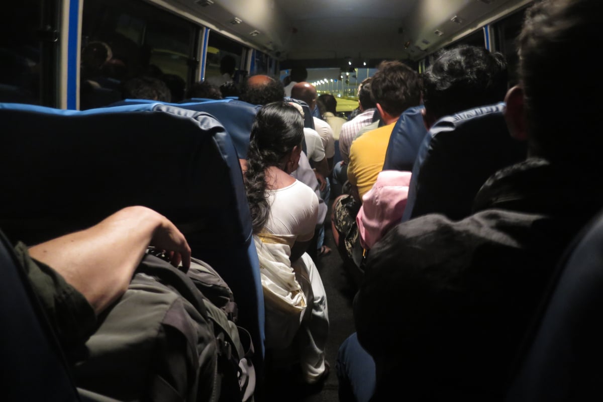 கொழும்பு நோக்கிச் சென்ற பேருந்தில் பெண்களுக்கு அதிர்ச்சி கொடுத்த நபர் | Bus Passengers Strategy To Steal Gold