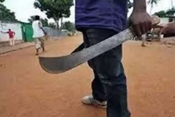 தொலைக்காட்சி நாடக இயக்குனர் மீது வாள்வெட்டு