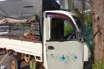 லொறி வீதியை விட்டு விலகியதில் 10 பேர் காயம்