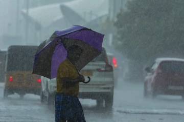 පැය 24ක් තුළ ප්‍රදේශ රැසකට තද වැසි - වටවලට මිලිමීටර් 200 ඉක්මවූ වර්ෂාපතනයක්