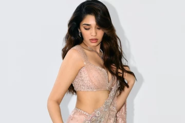 சேலையில் இவ்ளோ கவர்ச்சியா.. க்ரித்திஷெட்டி யின் ஹாட் போட்டோஷூட்