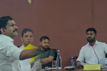 திருகோணமலை மாவட்ட அபிவிருத்திக் குழுக் கூட்டத்திலிருந்து உப்புவெளி தவிசாளர் வெளிநடப்பு