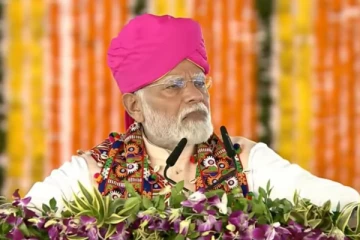 நகர்ப்புற நக்சல்களால் காங்கிரஸ் இயக்கப்படுகிறது - மோடி குற்றச்சாட்டு