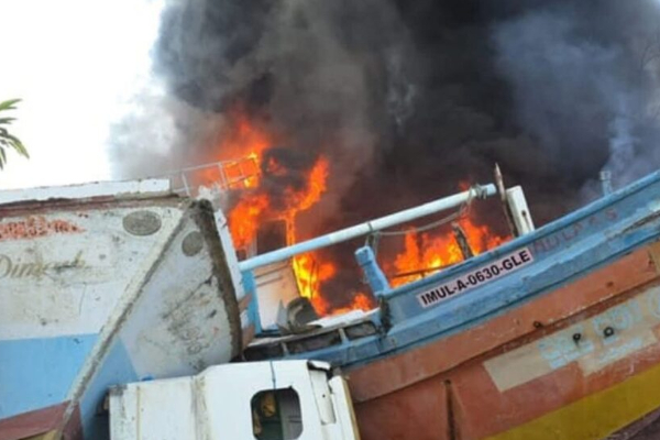 காலி மீன்பிடி துறைமுகத்தில் தீப்பரவல் | Fire Breaks Out At Galle Fishing Harbour
