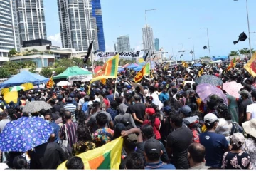 காலி முகத்திடல் உட்பட நாடளாவிய ரீதியில் ஏற்பட்ட களேபரம் -காவல்துறை எடுத்த நடவடிக்கை (படங்கள்)