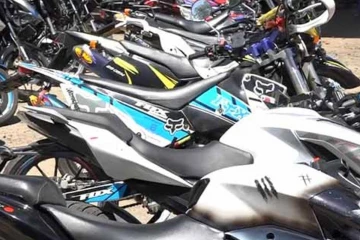 50-க்கும் மேற்பட்ட மோட்டார் சைக்கிள்களை பறித்த பொலிஸார்