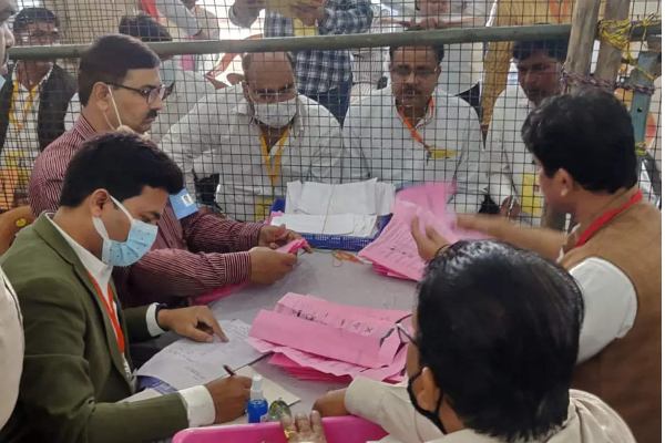 5 மாநில தேர்தல் முடிவுகள் - மணிப்பூரில் தற்போதைய நிலவரம் - தமிழ்நாடு