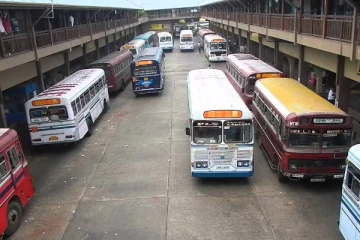 எரிபொருள் பற்றாக்குறை  பேருந்து சேவைகள் இரத்து; இடைநடுவில் பயணிகளை தவிக்க விட்ட இ.போ.ச