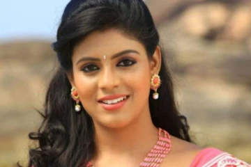 நடிகை இனியாவா இது, திடீரென இப்படி குண்டாகிவிட்டாரே- ஷாக்கான ரசிகர்கள்