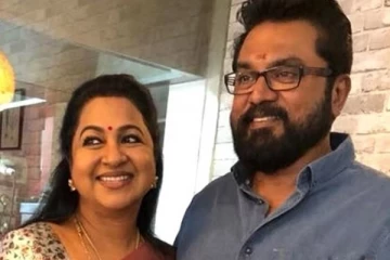 கணவர், மகள், பேரன், பேத்தி என ஒட்டுமொத்த குடும்பத்துடன் இருக்கும் நடிகை ராதிகா சரத்குமார்.. அழகிய வீடியோ