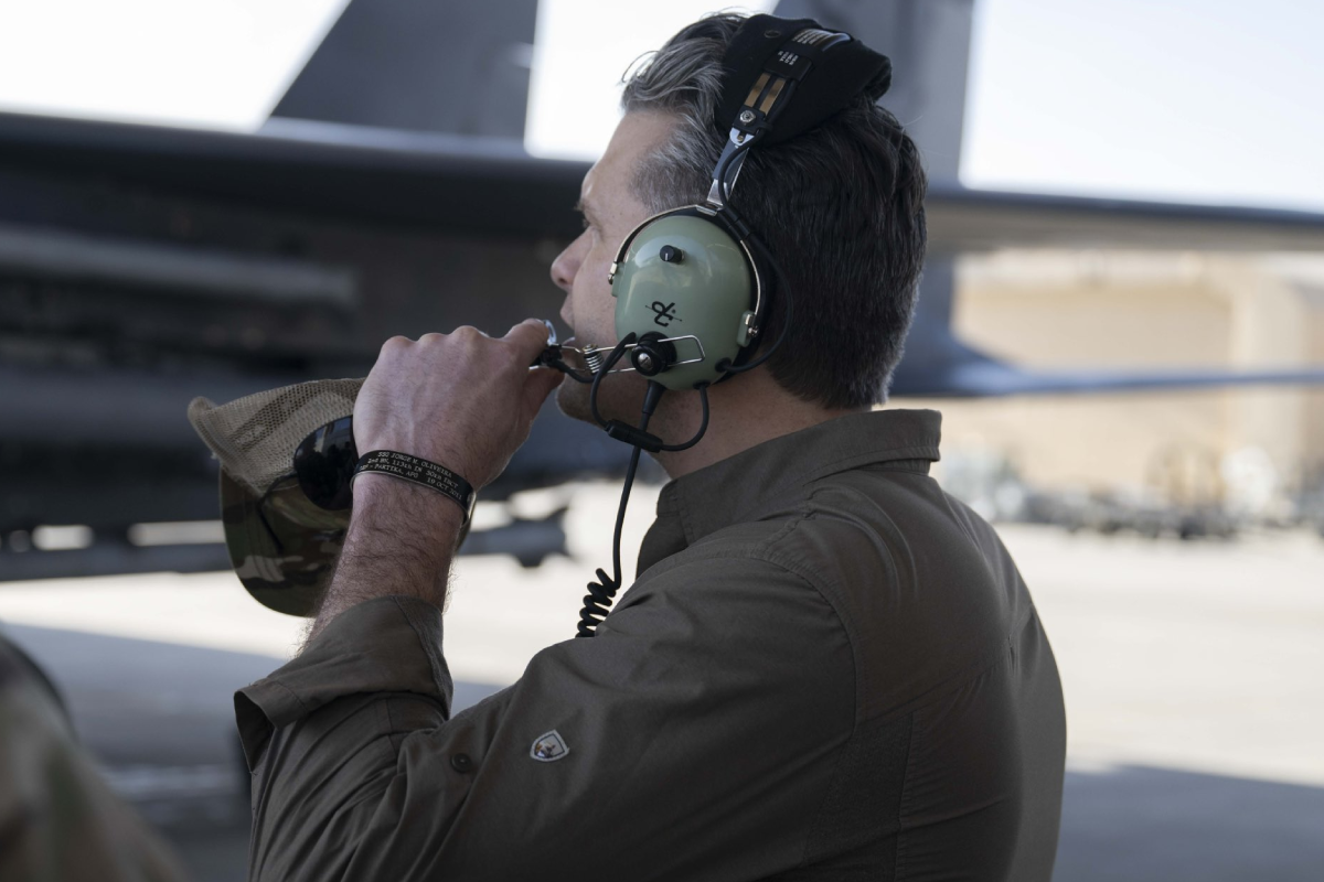 மத்திய கிழக்கிற்கு திடீரென சென்ற ஹெக்செத்.. இடம்பெற்ற மிக இரகசிய சந்திப்பு | Pete Hegseth Secret Visit To Us Troops In Gulf