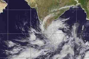வடக்கு கிழக்கில் மையம் கொண்டுள்ள தாழமுக்கம் : புயலாக மாறும் என எச்சரிக்கை !