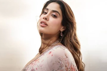 ஸ்ரீதேவி மகள் ஜான்வியா இது.. இளம் வயதில் கொள்ளை அழகு!