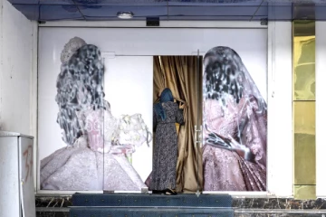 சவுரி முடியோடு எப்படி? பியூட்டி பார்லர்களை மூடப்படுவதை நியாயப்படுத்தும் தாலிபான்