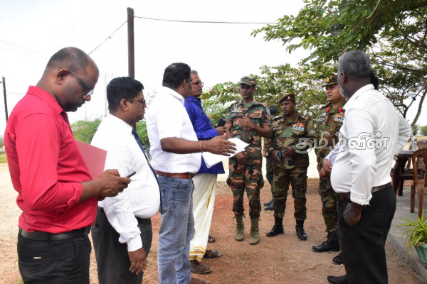 மன்னார் பிரதான பாலத்திற்கு அருகாமையில் 