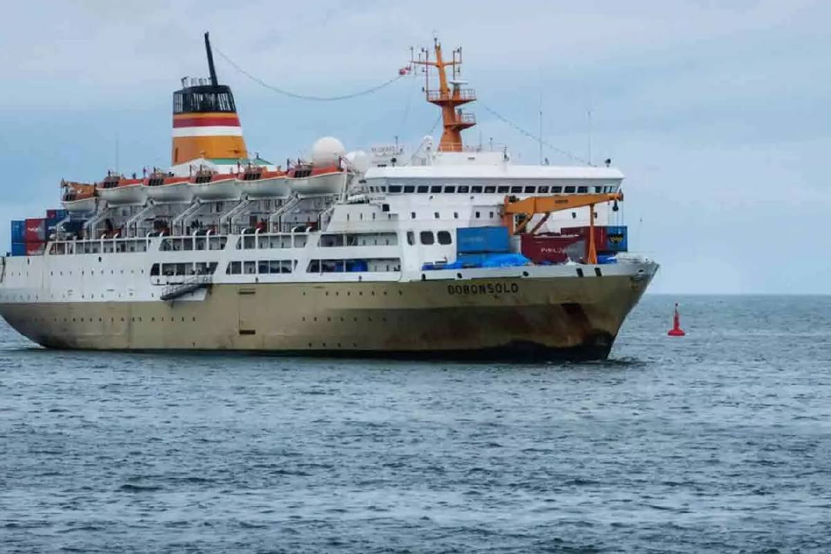 243 பேர்களுடன் கடலில் மாயமான இந்தோனேசியப் பயணிகள் கப்பல் | Indonesia Passenger Ship Missing