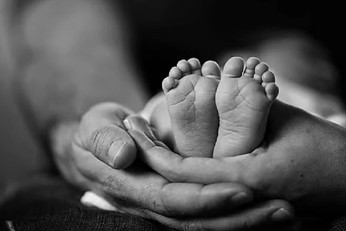 கள்ளக்காதல் கொடூரம் ; 18 மாத குழந்தையை சுவற்றில் வீசி கொலை | 18 Month Old Baby Thrown Against A Wall And Killed