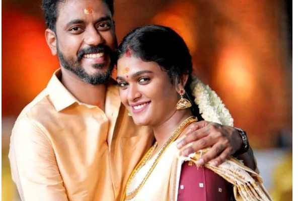 இளம் நடிகை எச்சரித்தும் அவசரப்பட்டு கல்யாணத்தை முடித்த சீரியல் நடிகை! இதுதான் காரணம்? | Actress Nakshathra Got Married With Lover