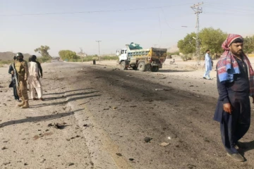 பாகிஸ்தான் பாடாசாலை பேருந்து மீது தாக்குதல்; நால்வர் பலி 38 பேர் காயம்