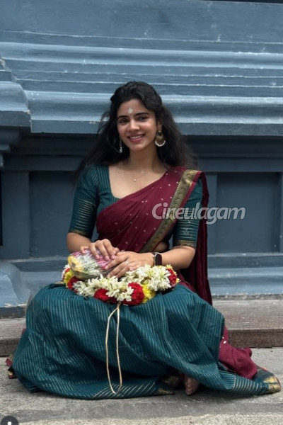 கோலாகலமாக நடந்த பிக்பாஸ் புகழ் சௌந்தர்யா பிறந்தநாள் கொண்டாட்டம்... போட்டோஸ் இதோ | Bigg Boss Fame Soundarya Birthday Celebration