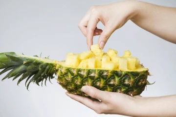 அளப்பரிய நன்மைகளை அள்ளித்தரும்  அன்னாசிப் பழம்!