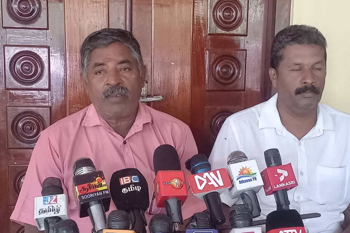 வடக்கின் கடற்றொழிலாளர்களுக்கு அசச்சுறுத்தலாகியுள்ள சீன நிறுவன கடலட்டை வளர்ப்பு நடவடிக்கை! | Fisherman India China Bottom Trawling வடக்கின் கடற்றொழிலாளர்களுக்கு அசச்சுறுத்தலாகியுள்ள சீன நிறுவன கடலட்டை வளர்ப்பு நடவடிக்கை! | Fisherman India China Bottom Trawling