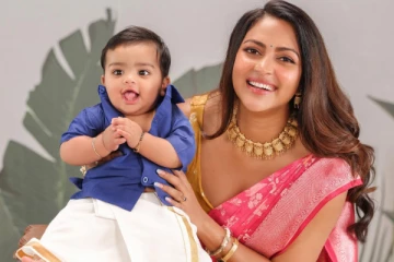நடிகை அமலா பால் குழந்தை உடன் அழகிய லேட்டஸ்ட் ஸ்டில்கள்