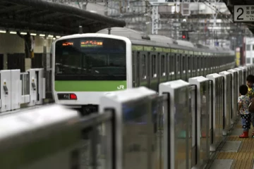 ரயில் முன் பாய்ந்து உயிரை மாய்த்துக்கொண்ட டோக்கியோ ஒலிம்பிக் மூத்த அதிகாரி! என்ன காரணம்? நீடிக்கும் மர்மம்