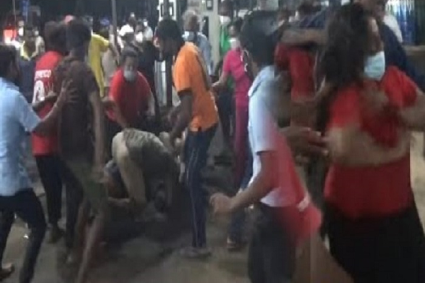 எரிபொருள் நிரப்பு நிலையங்களில் தொடரும் முப்படையினரின் அராஜகம் - தாக்கப்பட்ட சாரதி! - ஐபிசி தமிழ்