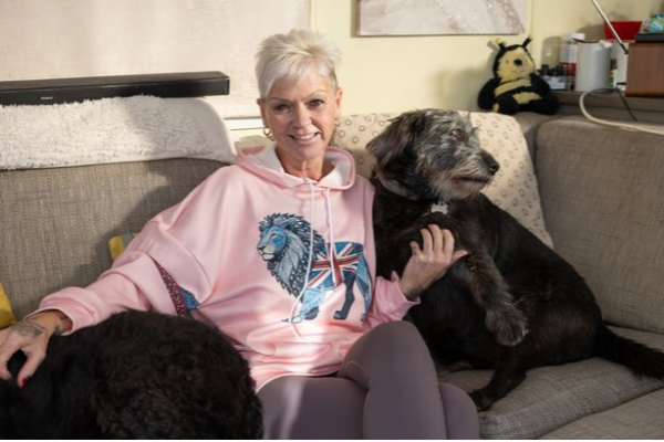 லொட்டரியில் ஒரு மில்லியன் பவுண்டுகள் வென்றவரின் மனைவி: இன்றைய நிலை | Lottery Winner Lotto Wfie Now Lives In Caravan