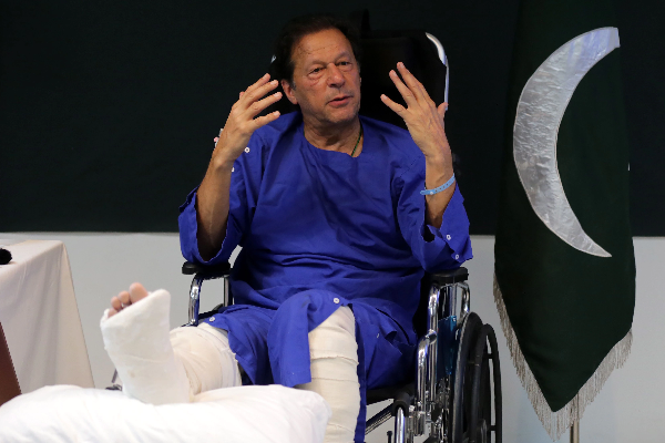 என்னை கொலை செய்ய திட்டமிட்டிருப்பதை ஒருநாள் முன்பே அறிந்துகொண்டேன் - இம்ரான் கான் | Pakistan Imran Khan World News என்னை கொலை செய்ய திட்டமிட்டிருப்பதை ஒருநாள் முன்பே அறிந்துகொண்டேன் - இம்ரான் கான் | Pakistan Imran Khan World News