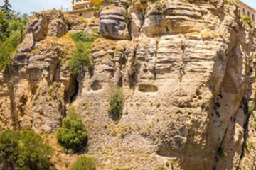 මිනිසුන් නොමැති ගම්මානයක් ලොකු ගාණකට අලෙවියට දාලා..